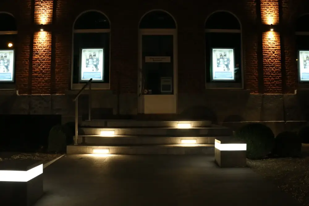devanture d'une banque à Péruwelz_architecte-paysagiste (2)