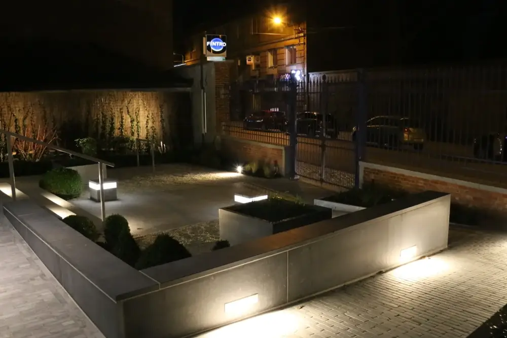 devanture d'une banque à Péruwelz_architecte-paysagiste (3)