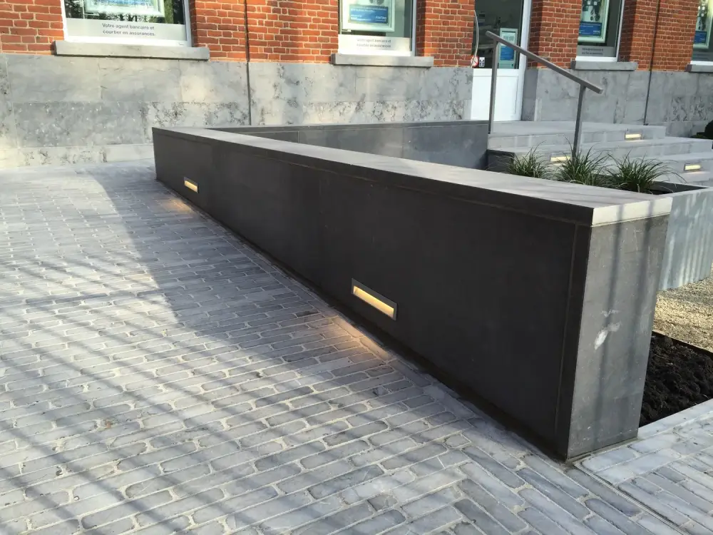 devanture d'une banque à Péruwelz_architecte-paysagiste (10)