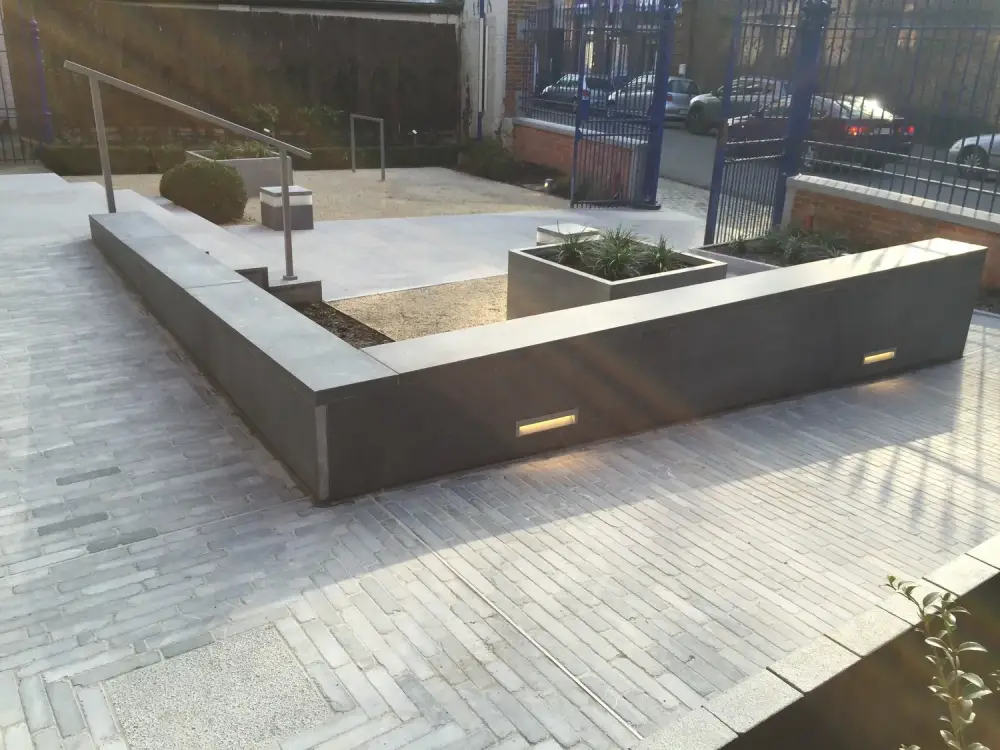 devanture d'une banque à Péruwelz_architecte-paysagiste (13)