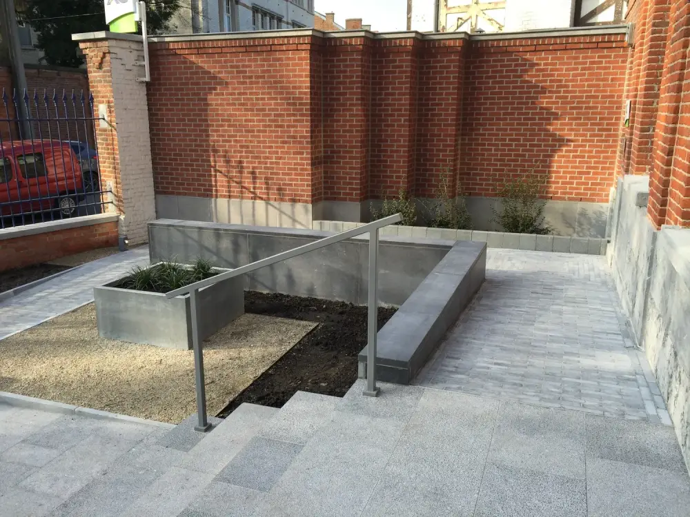 devanture d'une banque à Péruwelz_architecte-paysagiste (15)
